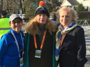 Bobbi Gibb, Joann Flaminio, Jacqueline at the start line